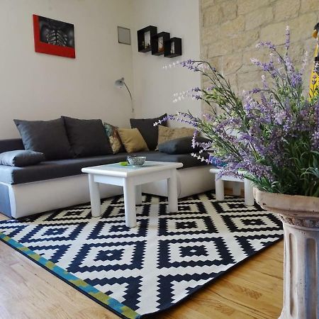 Apartment Naita Sinj Esterno foto