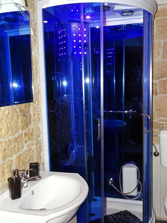 Apartment Naita Sinj Esterno foto