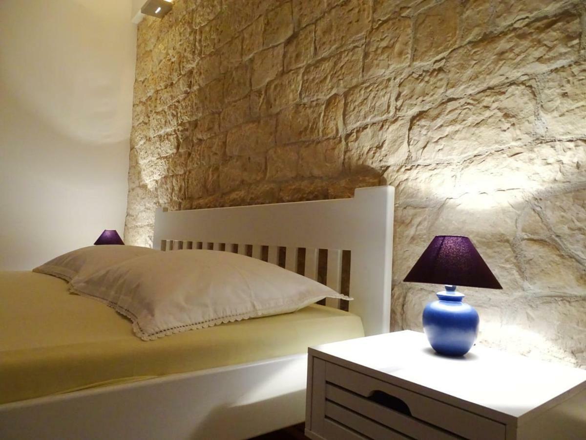 Apartment Naita Sinj Esterno foto