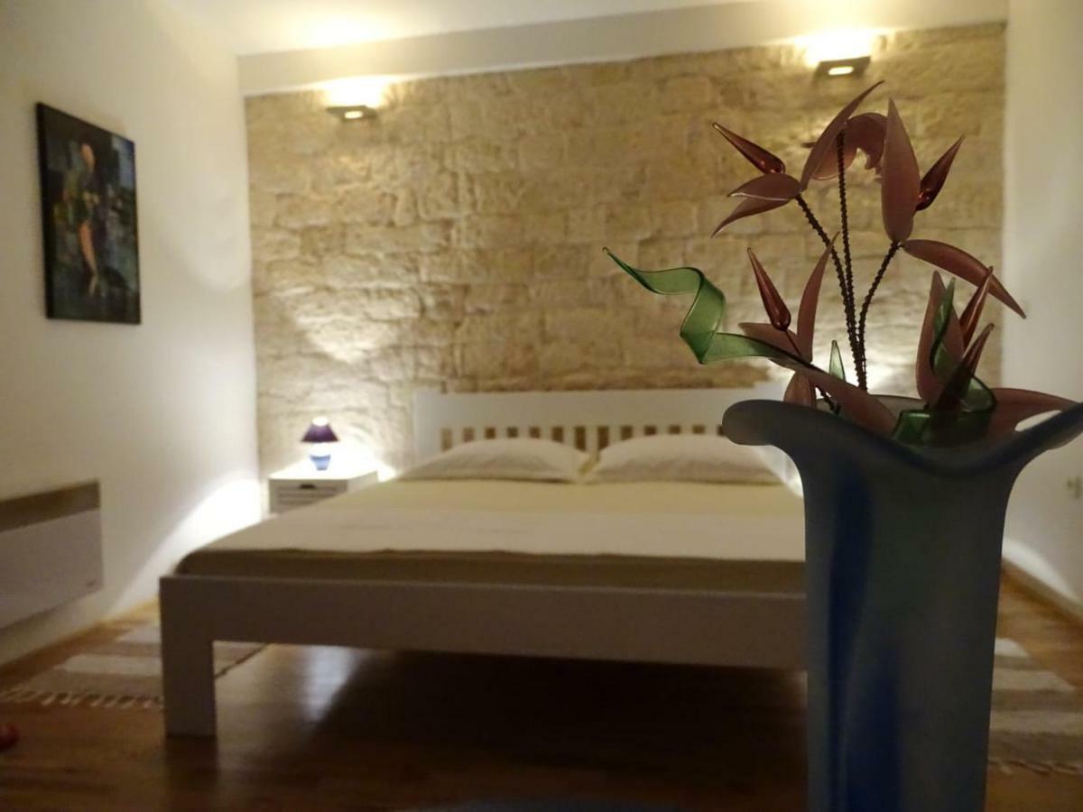 Apartment Naita Sinj Esterno foto